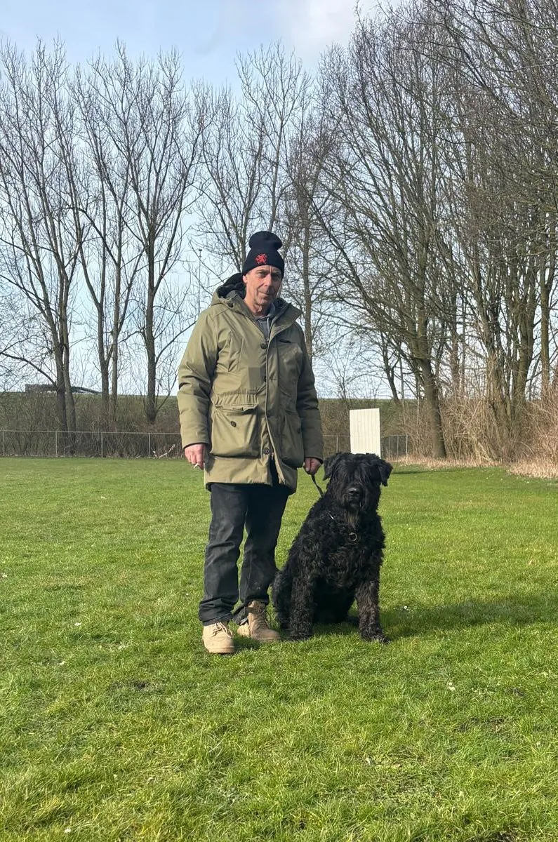 Henri met Nestor